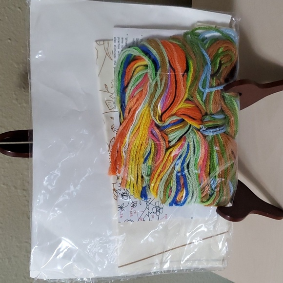 Summer Rainbow Crewel Kit 1983 Vintage by Creative Circle 1517 12x16 - Picture 6 of 8